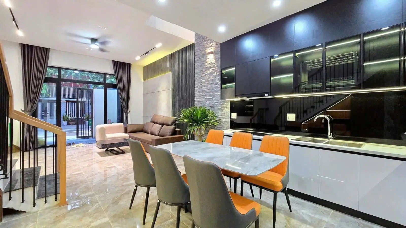 Bạn nhẹ đầu, chúng tôi lo phần còn lại